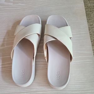 Ugg Emily platform slides NEW s7
